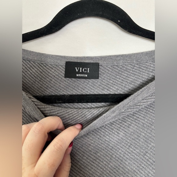 Vici All That Ribbed Cashmere Blend Sweater Heather
Grey Sz Medium Asymmetrical - Picture 6 of 8